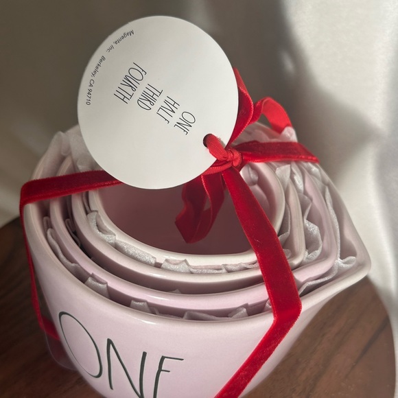 Rae Dunn PINK measuring cups with Heart Cut Out - Picture 4 of 6